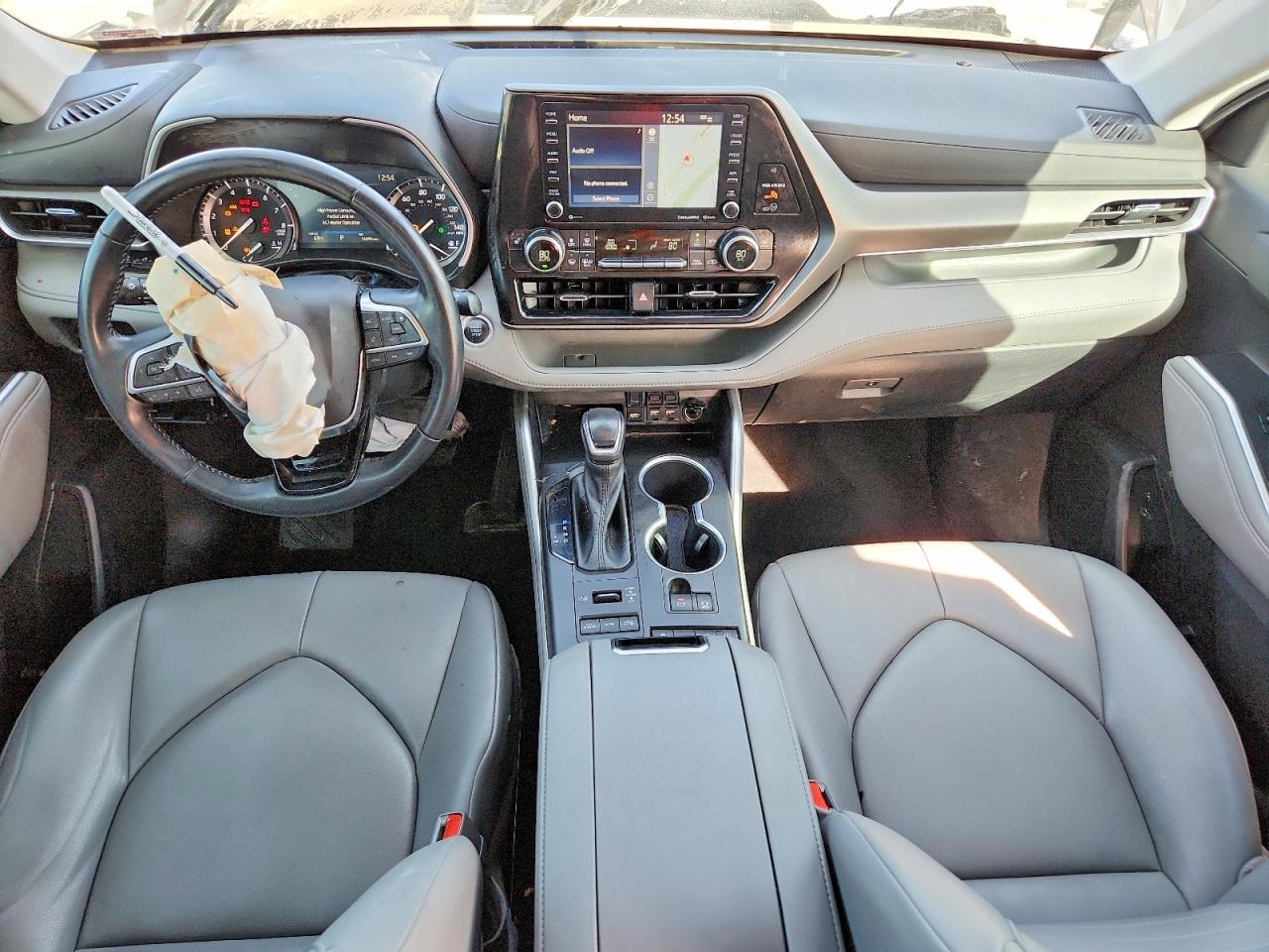 2021 TOYOTA HIGHLANDER XLE photo 8