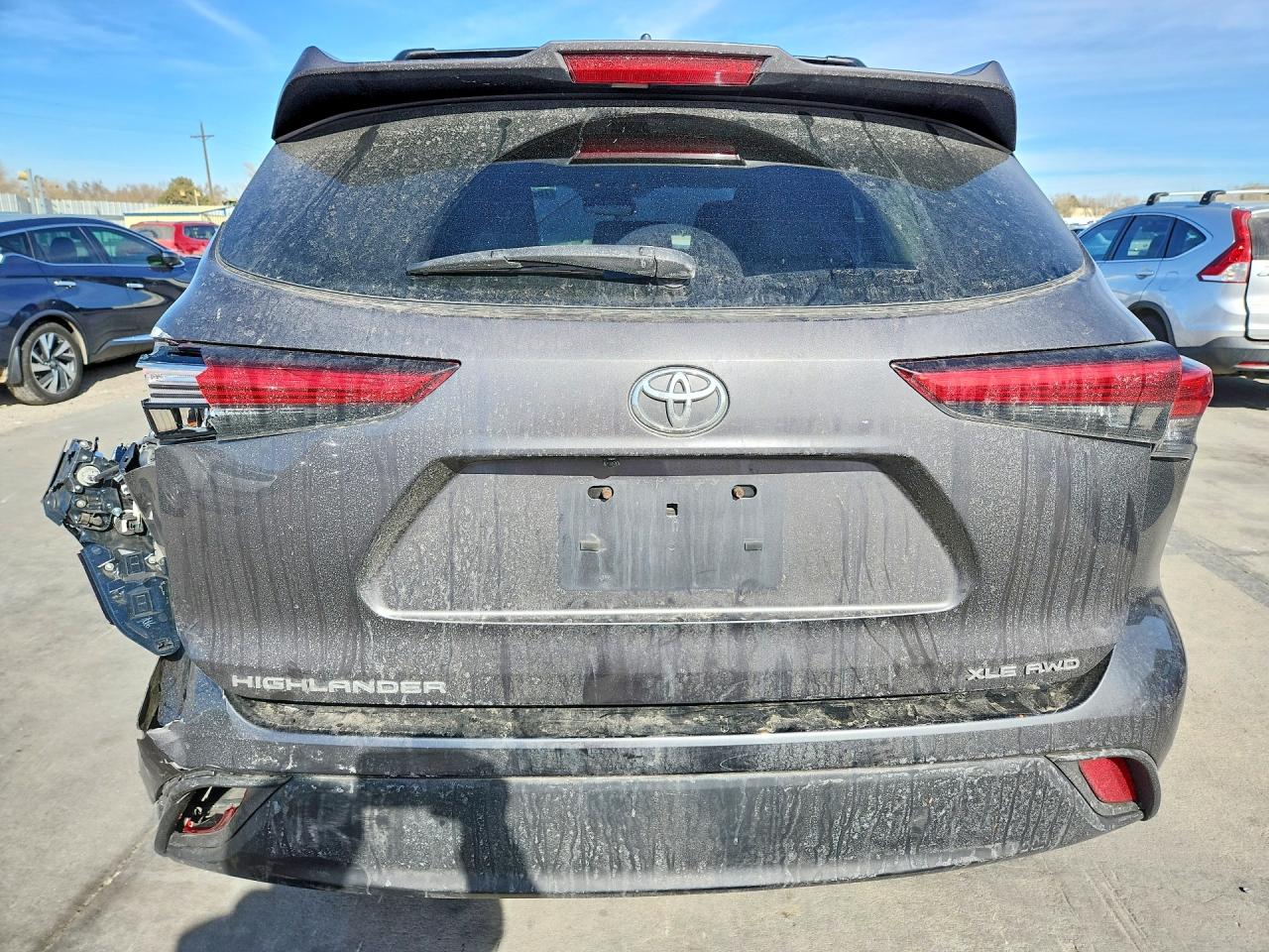2021 TOYOTA HIGHLANDER XLE photo 6
