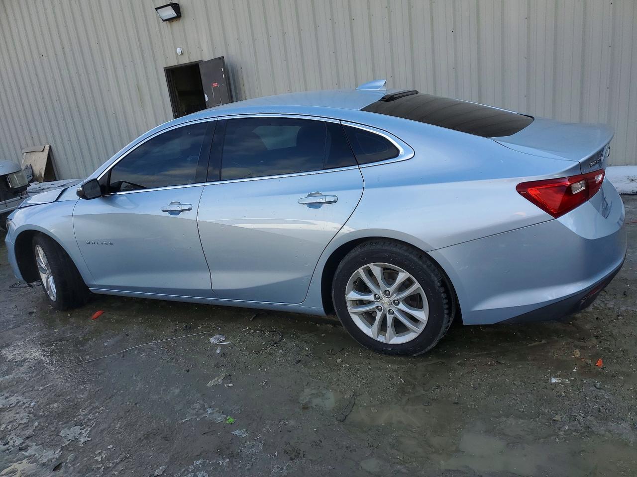 2017 CHEVROLET MALIBU LT photo 4