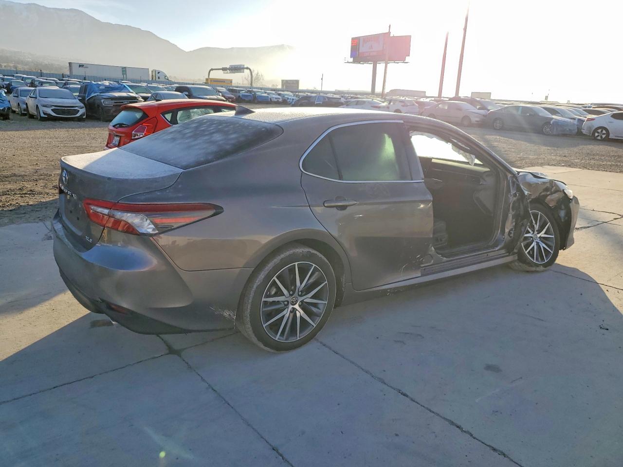 2024 TOYOTA CAMRY XLE photo 3