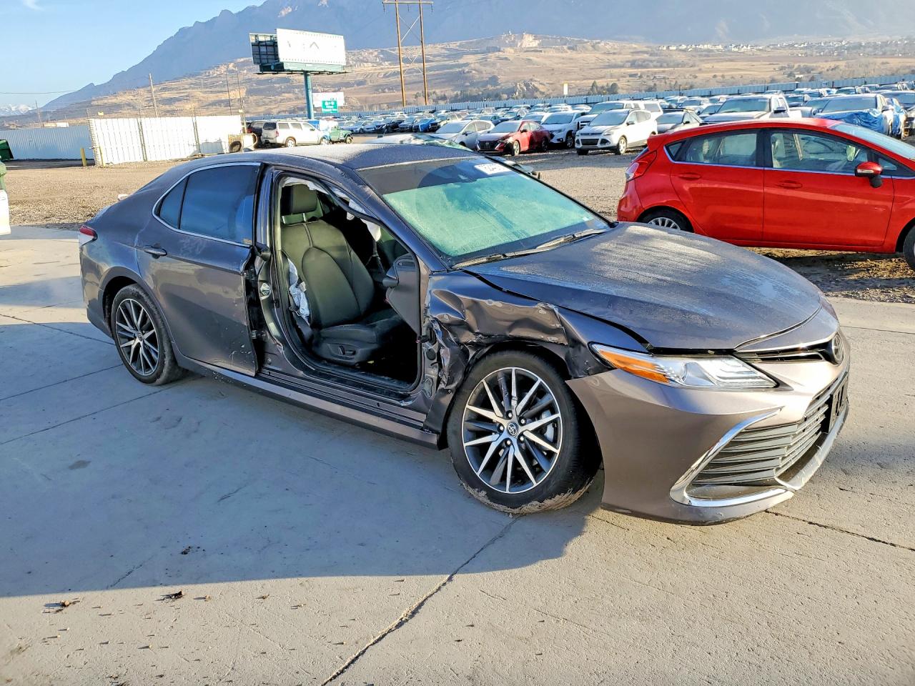 2024 TOYOTA CAMRY XLE photo 4