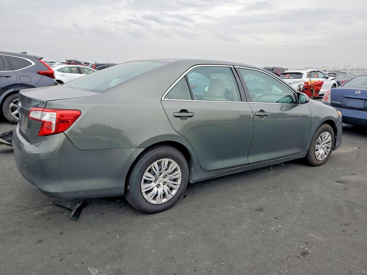 2013 TOYOTA CAMRY L photo 5