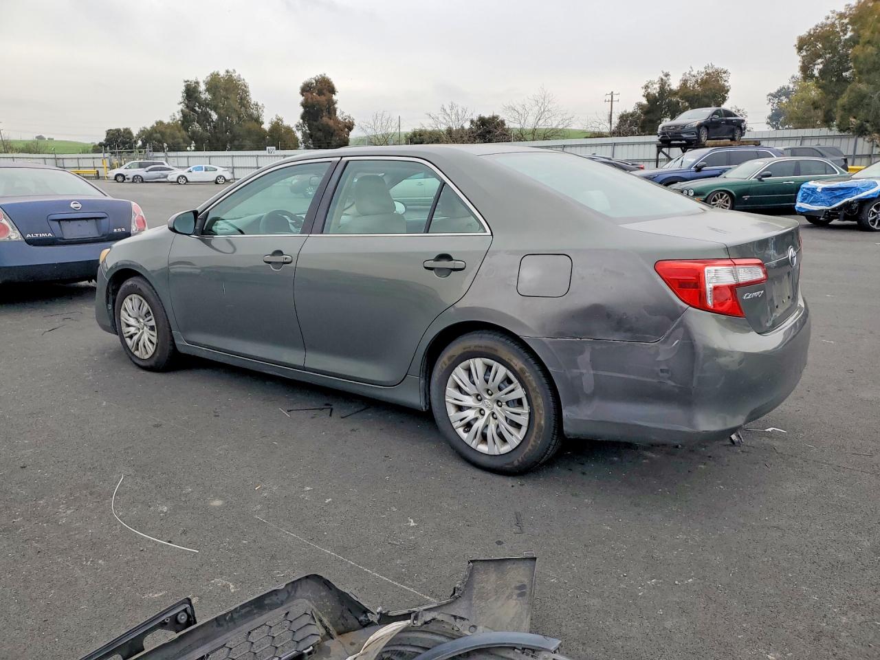 2013 TOYOTA CAMRY L photo 3