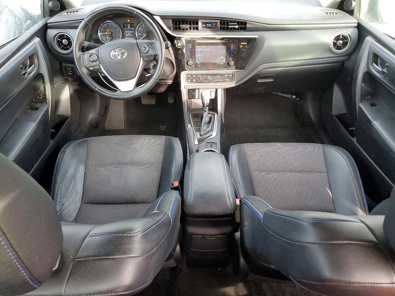 2017 TOYOTA COROLLA L photo 8
