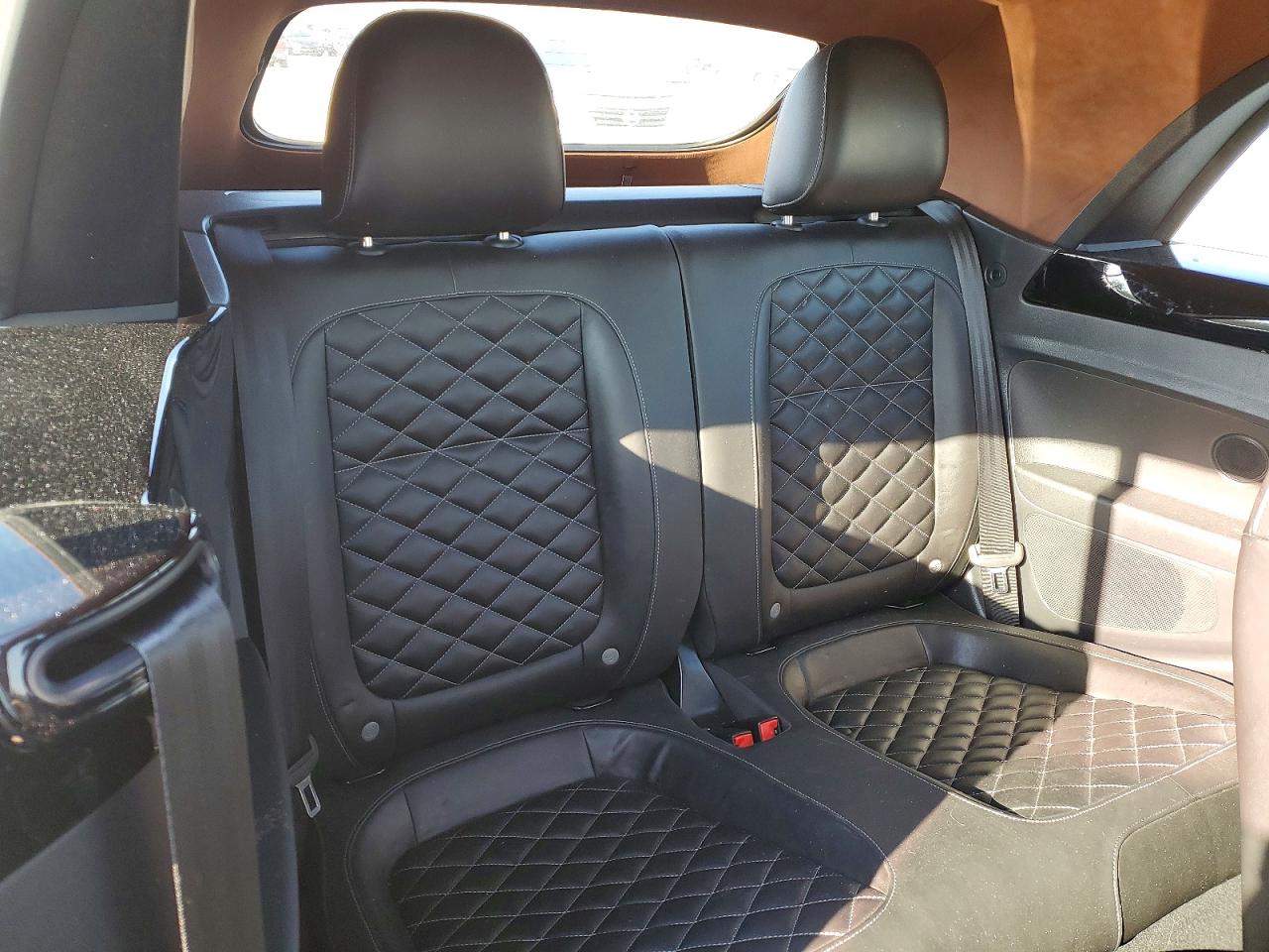 2019 VOLKSWAGEN BEETLE S photo 19