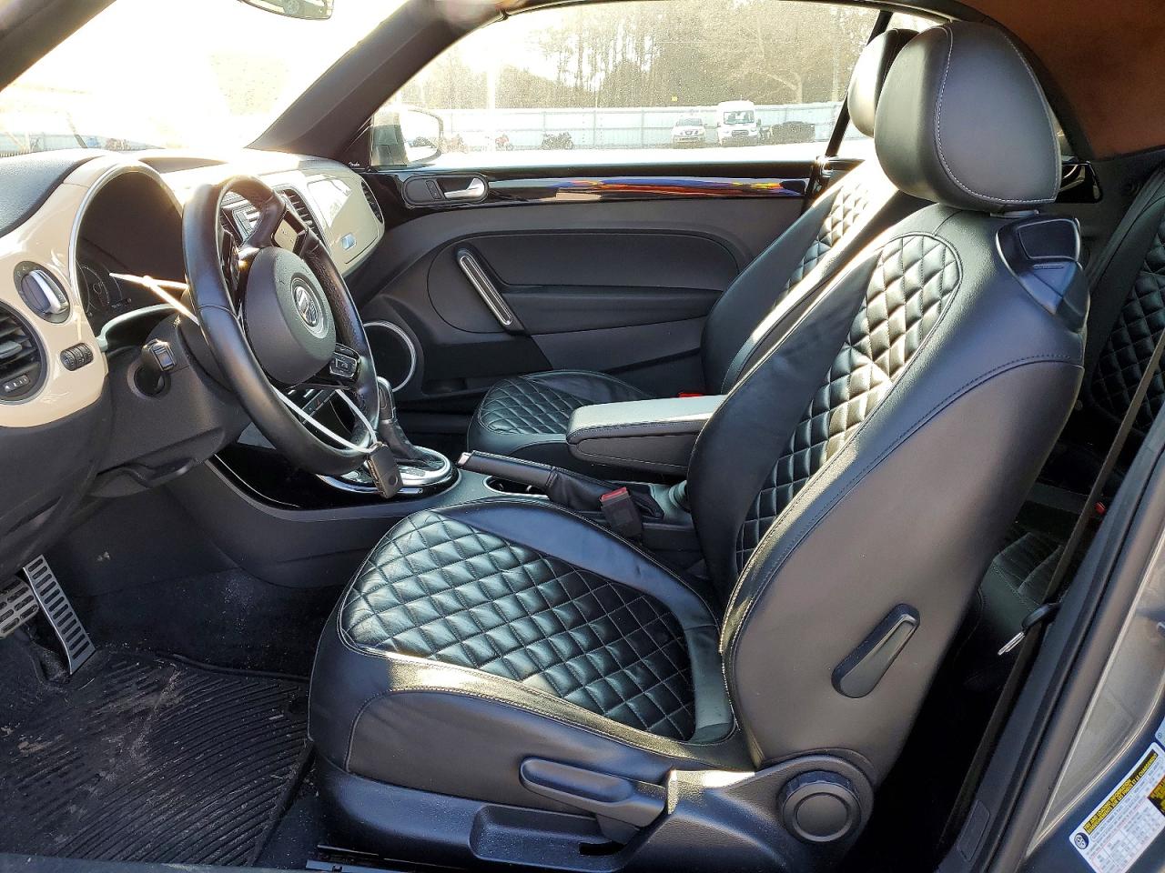 2019 VOLKSWAGEN BEETLE S photo 13