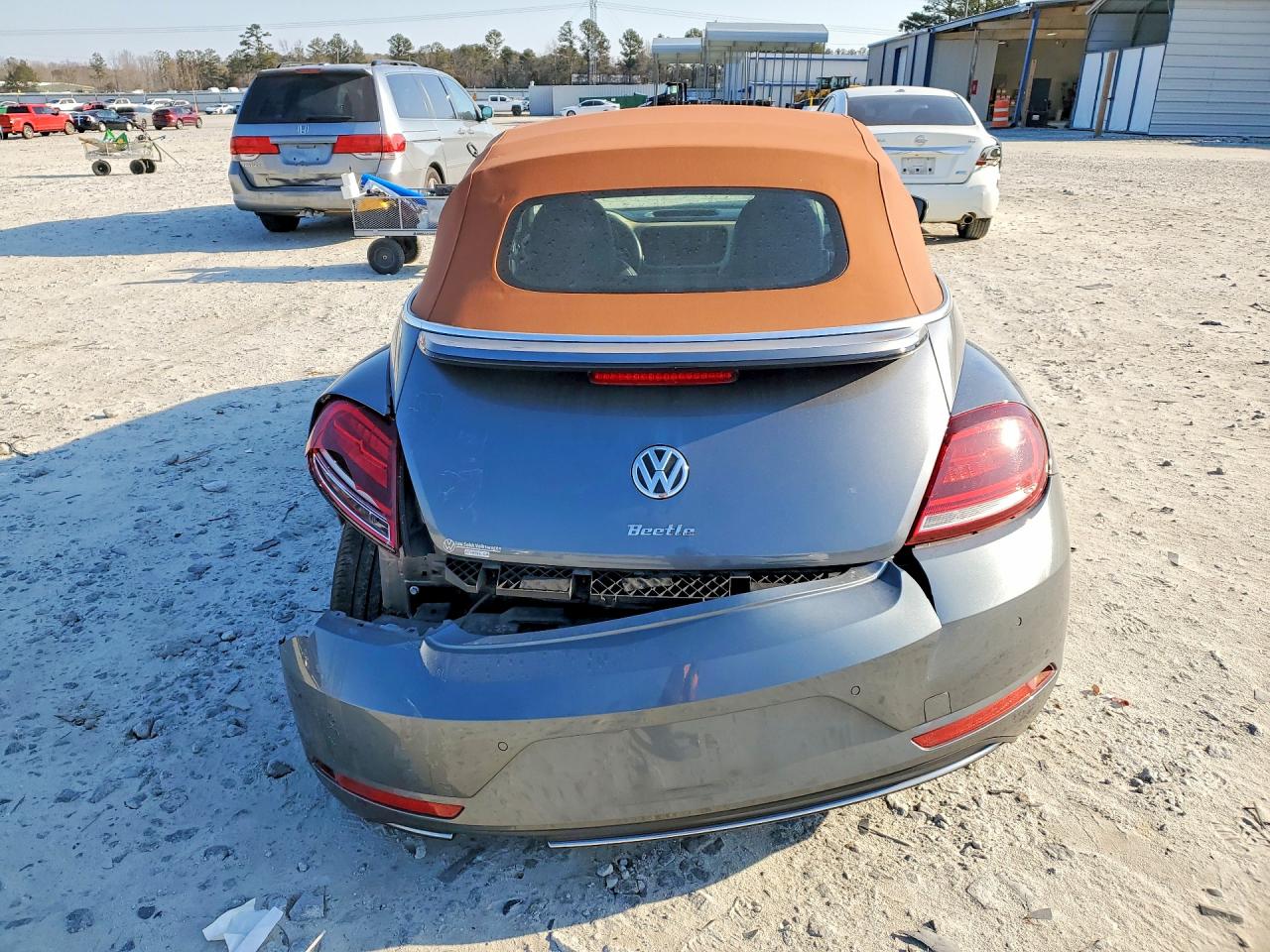 2019 VOLKSWAGEN BEETLE S photo 11