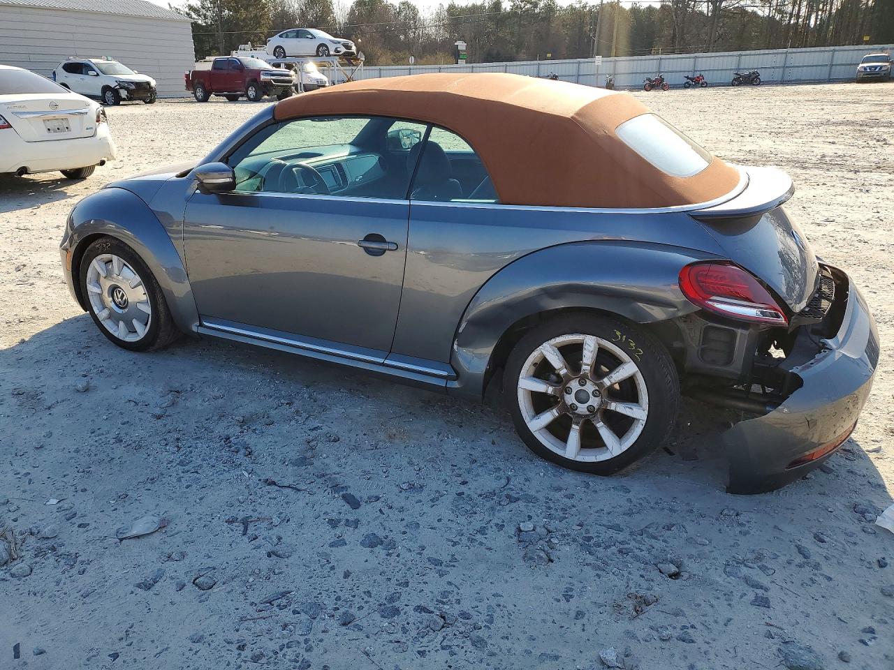 2019 VOLKSWAGEN BEETLE S photo 3