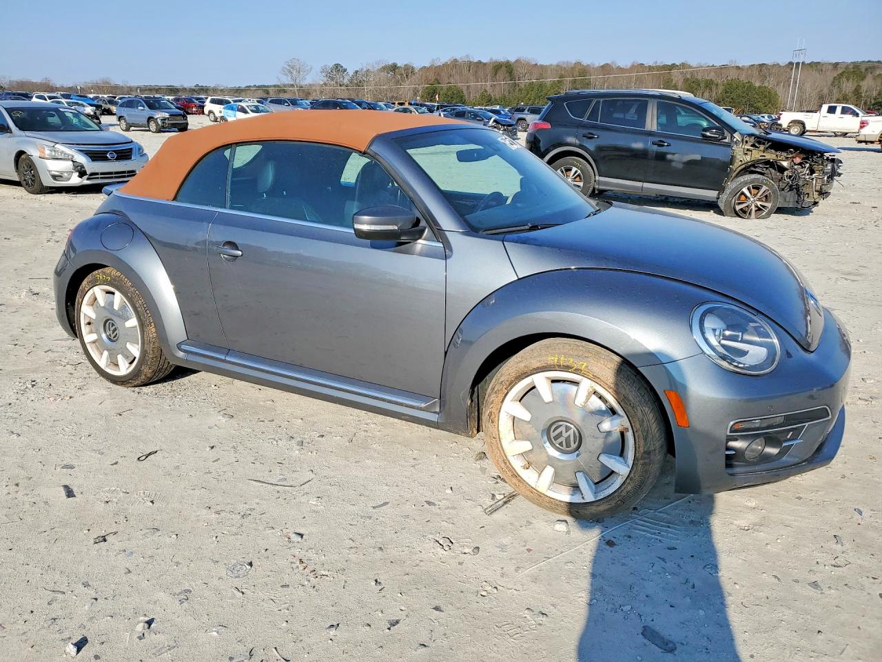 2019 VOLKSWAGEN BEETLE S photo 7
