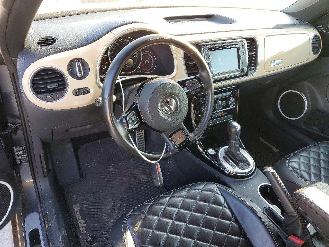 2019 VOLKSWAGEN BEETLE S photo 15