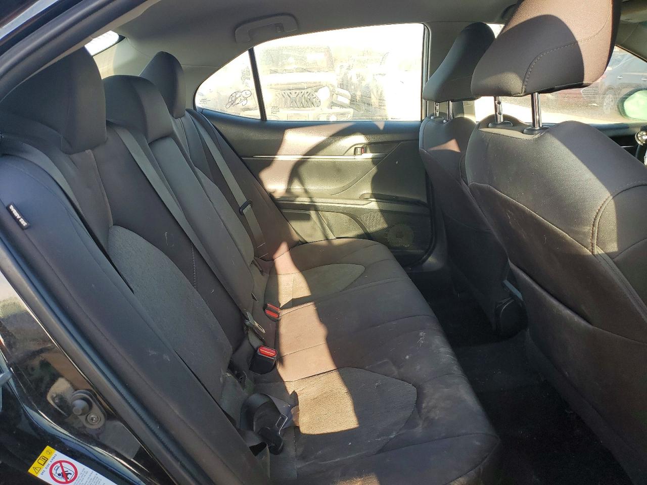 2018 TOYOTA CAMRY LE photo 19