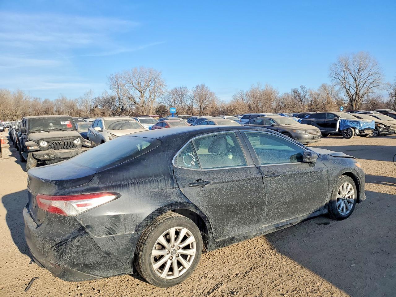 2018 TOYOTA CAMRY LE photo 5