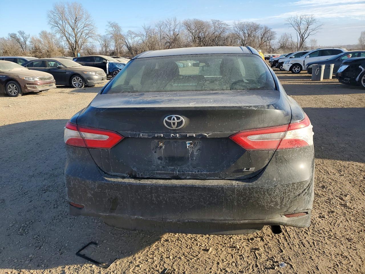 2018 TOYOTA CAMRY LE photo 11