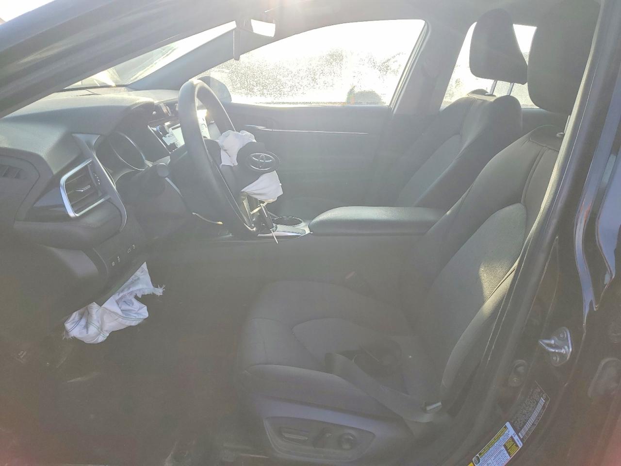 2018 TOYOTA CAMRY LE photo 13
