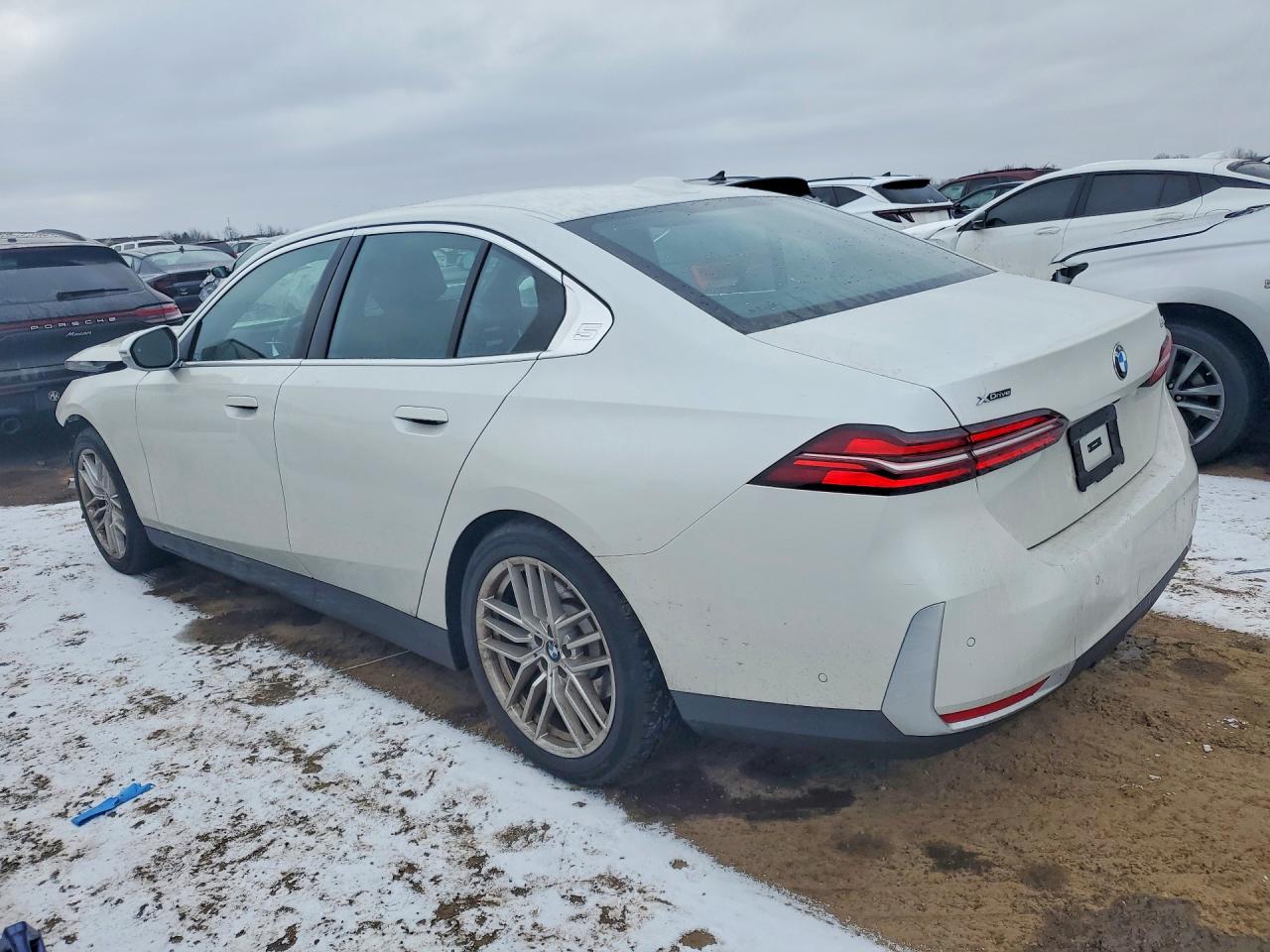 2025 BMW 530 XI photo 3