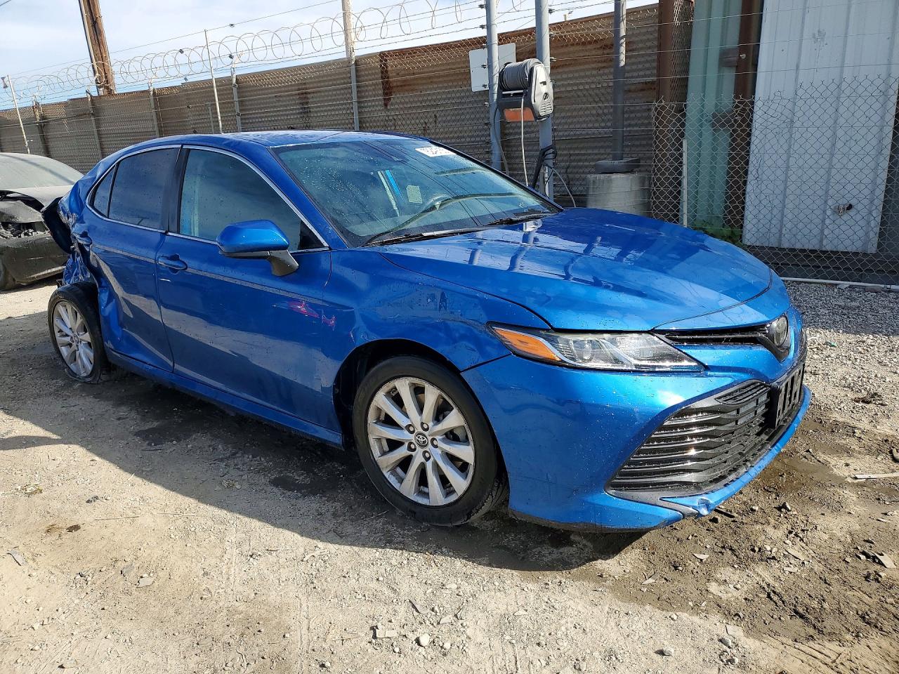 2019 TOYOTA CAMRY L photo 10