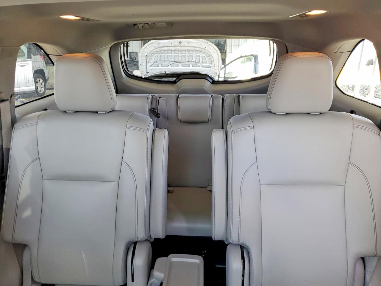 2017 TOYOTA HIGHLANDER SE photo 10