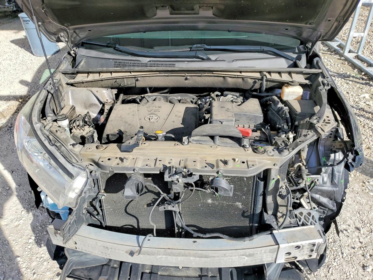 2017 TOYOTA HIGHLANDER SE photo 12