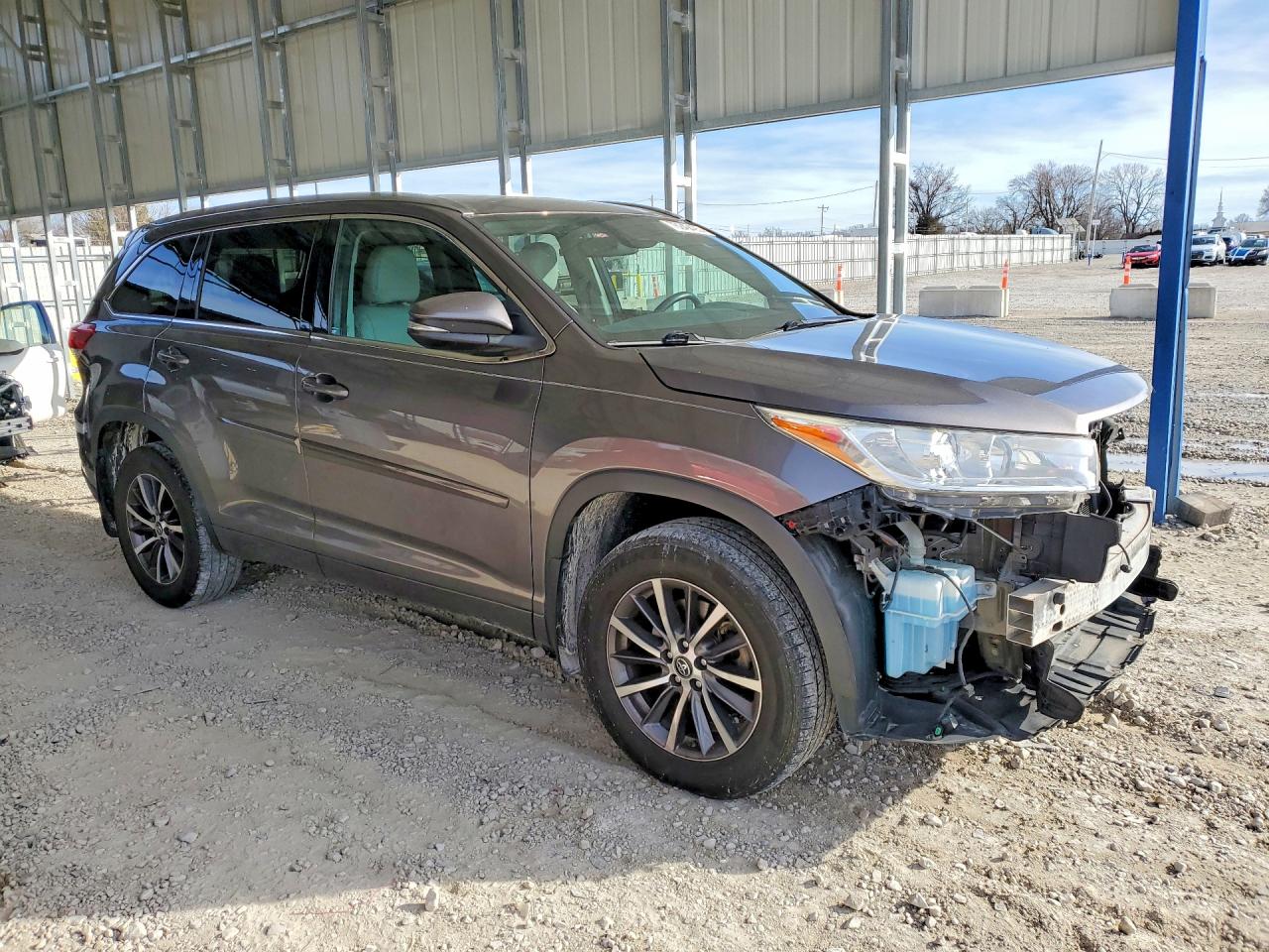 2017 TOYOTA HIGHLANDER SE photo 4