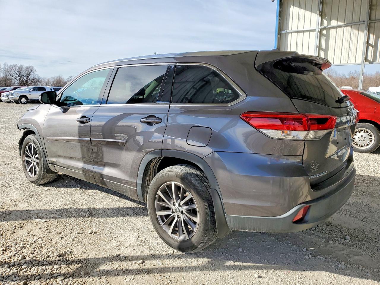 2017 TOYOTA HIGHLANDER SE photo 2