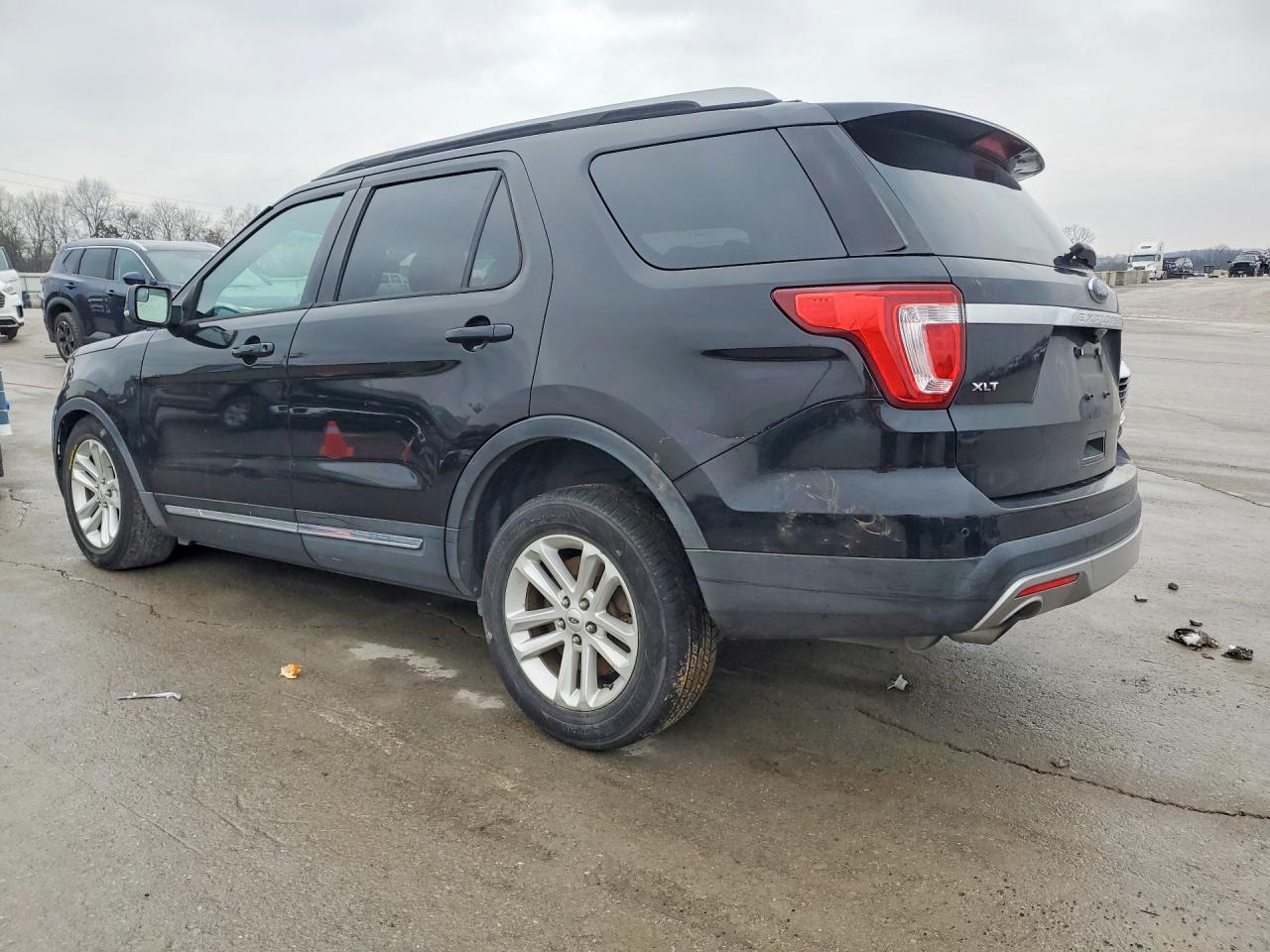 2016 FORD EXPLORER XLT photo 2