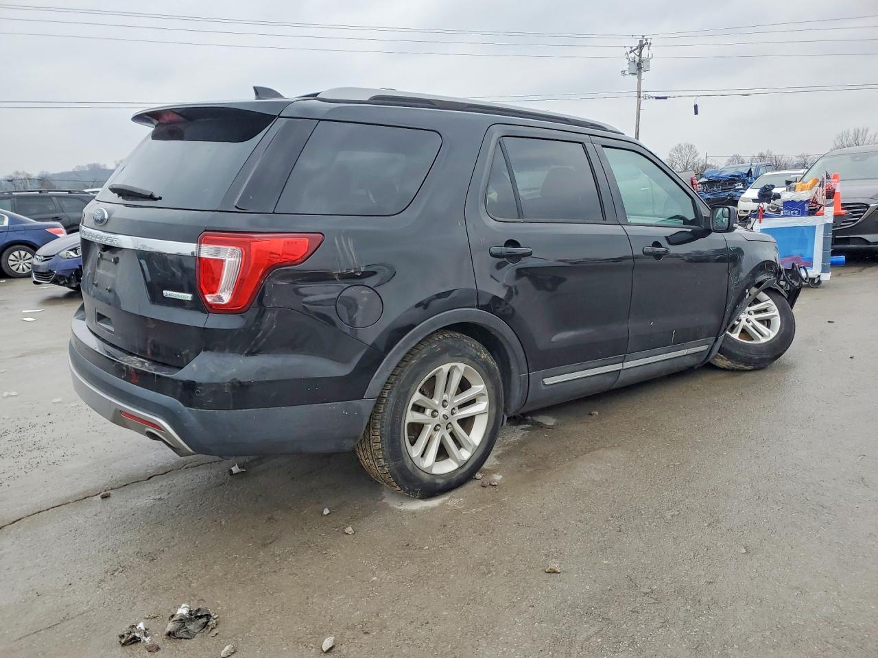 2016 FORD EXPLORER XLT photo 3