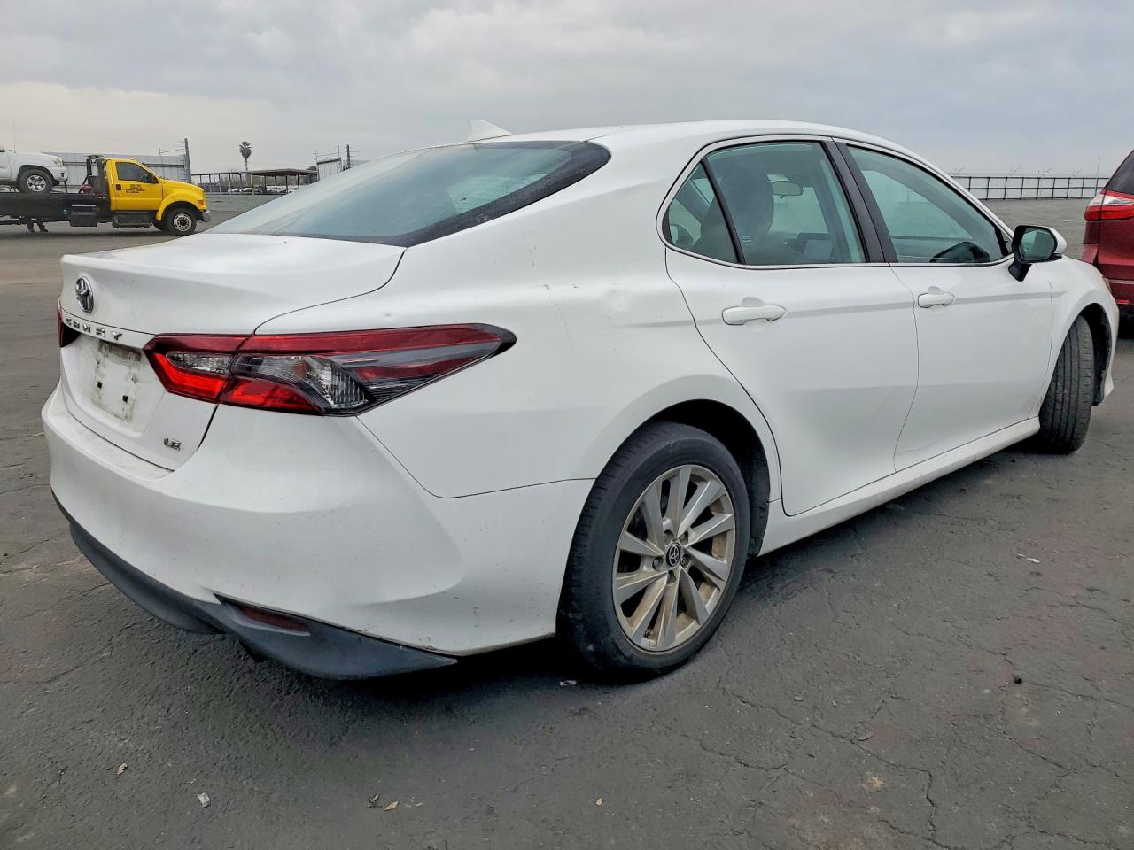 2022 TOYOTA CAMRY LE photo 3