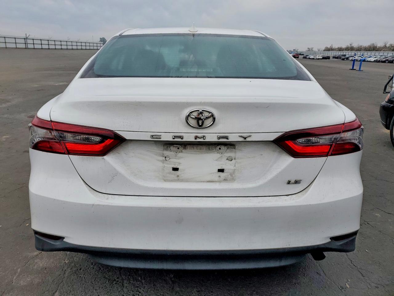 2022 TOYOTA CAMRY LE photo 6