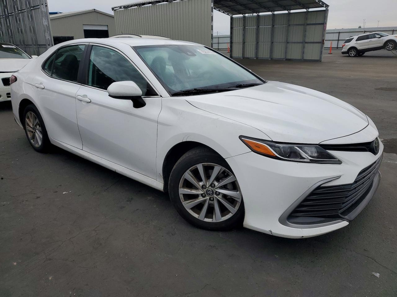 2022 TOYOTA CAMRY LE photo 4