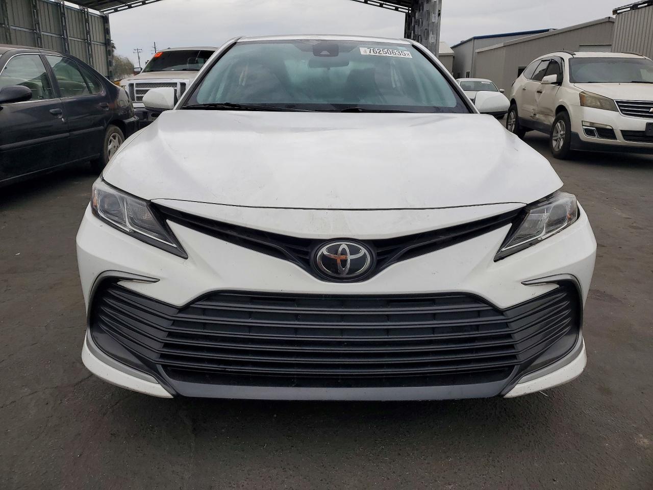 2022 TOYOTA CAMRY LE photo 5