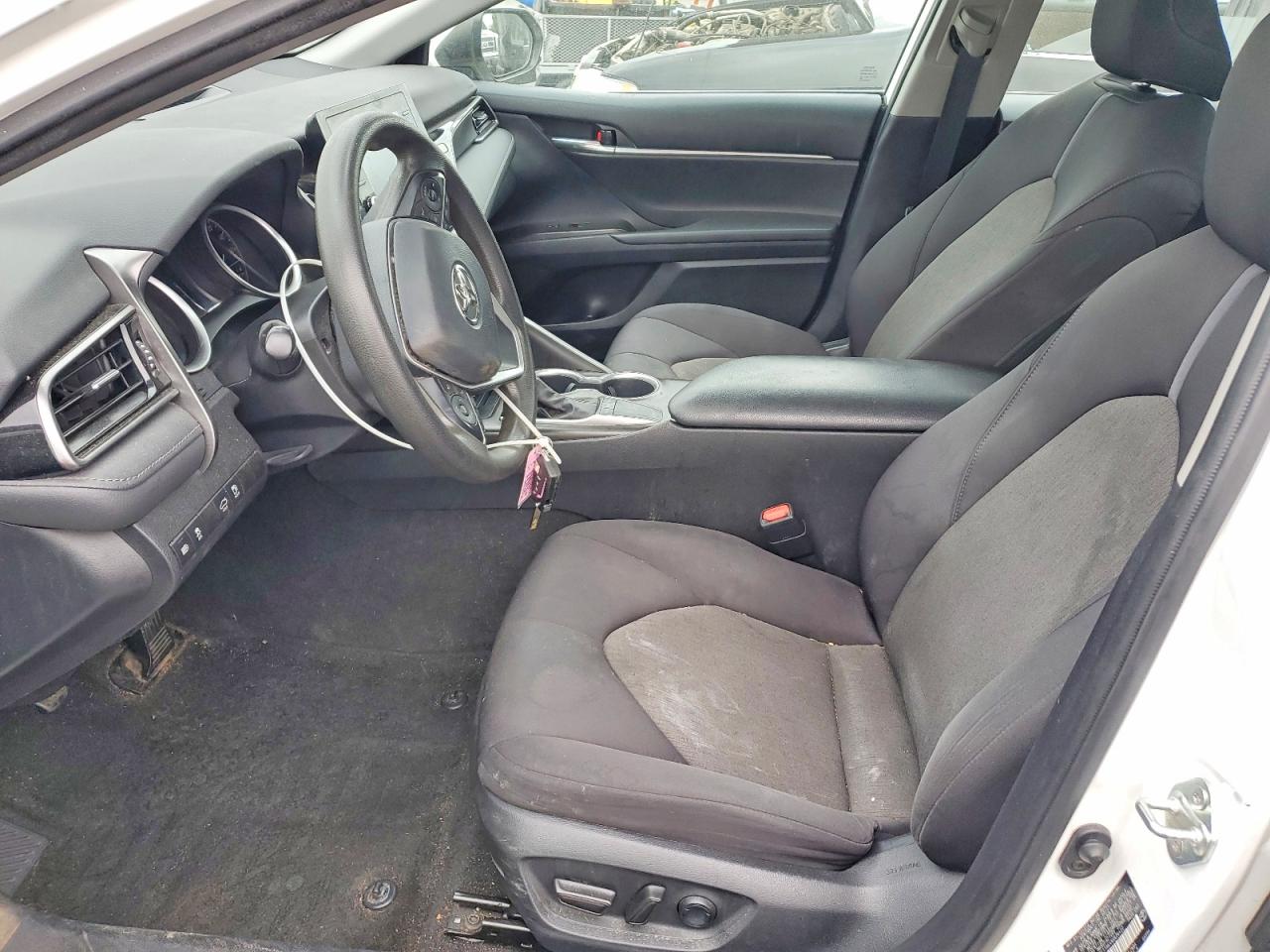 2022 TOYOTA CAMRY LE photo 7