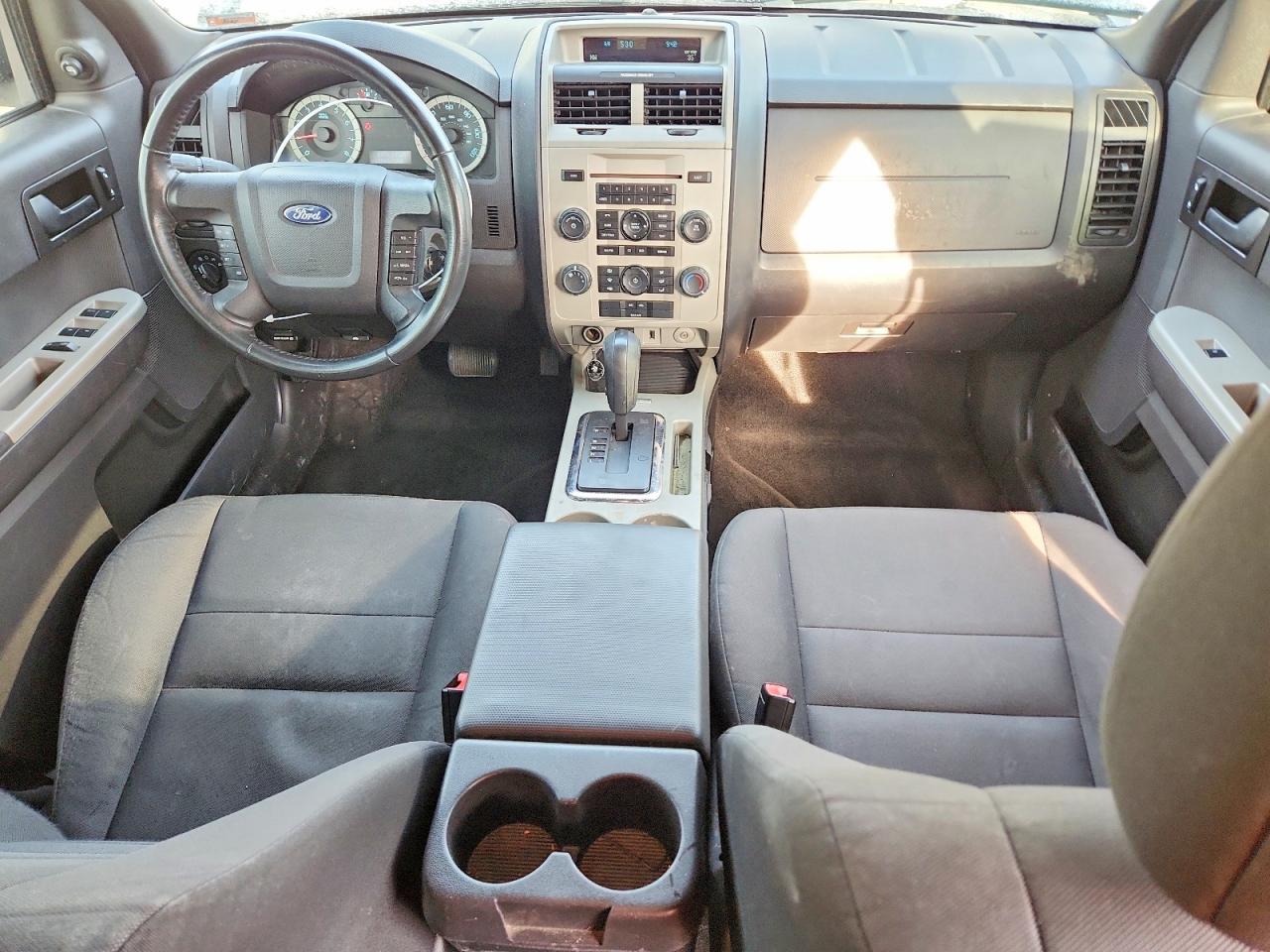 2011 FORD ESCAPE XLT photo 22