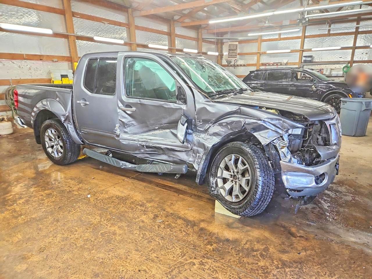 2019 NISSAN FRONTIER SL photo 10