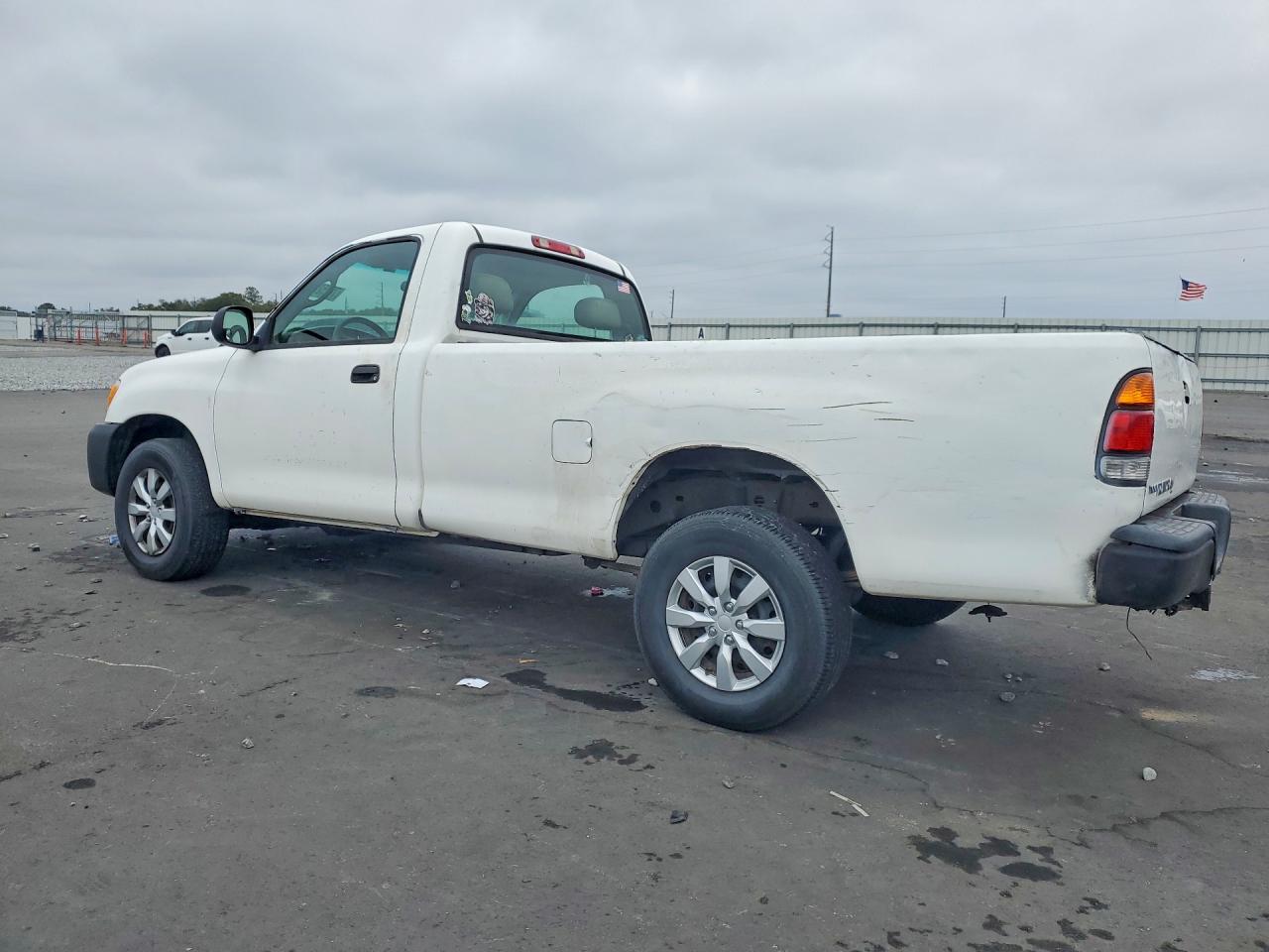 2003 TOYOTA TUNDRA BASE photo 2