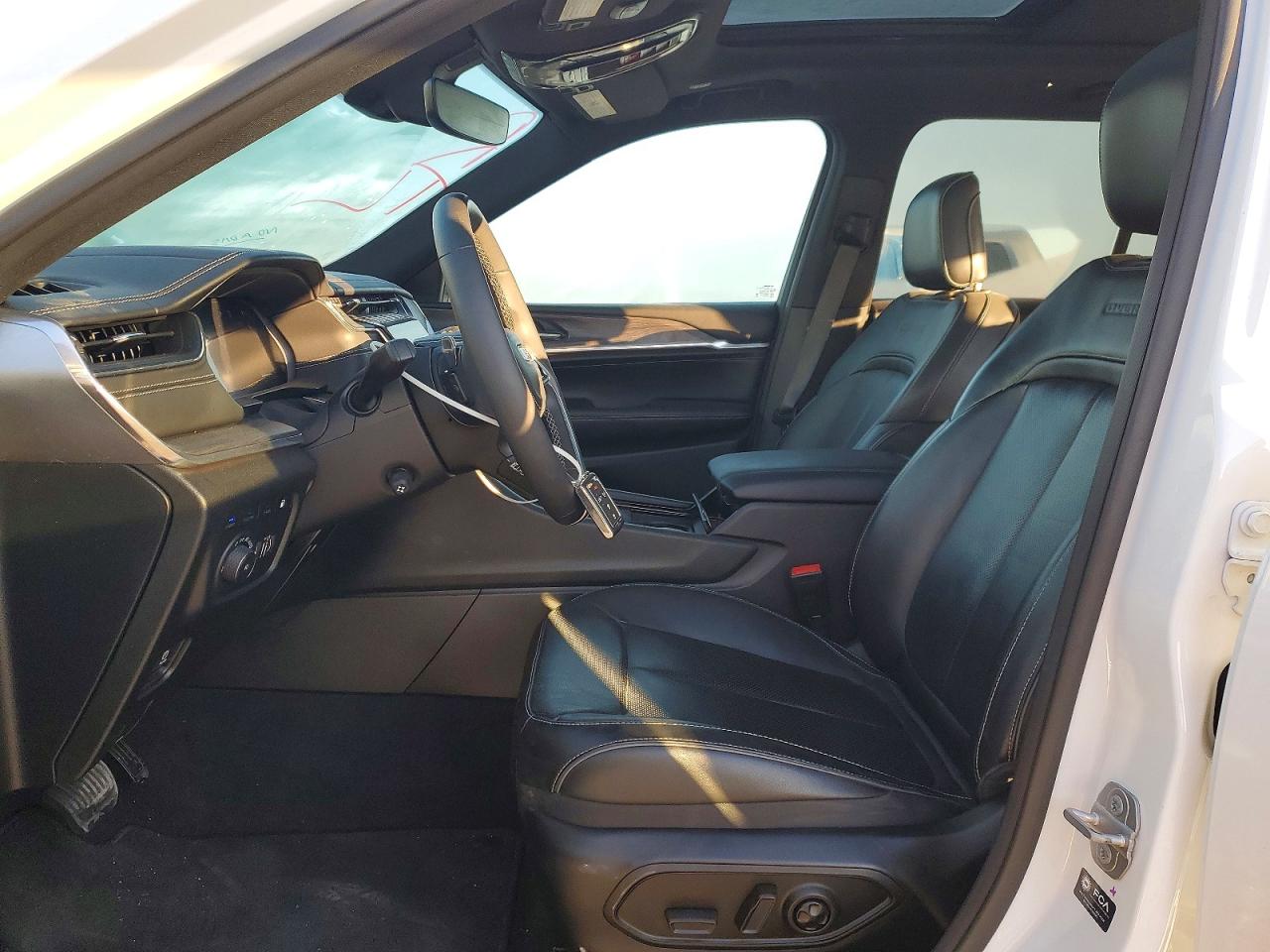 2023 JEEP GRAND CHEROKEE OVERLAND 4XE photo 7