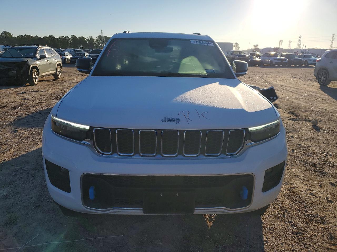 2023 JEEP GRAND CHEROKEE OVERLAND 4XE photo 5