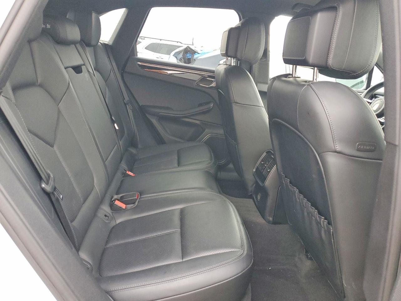2018 PORSCHE MACAN photo 19