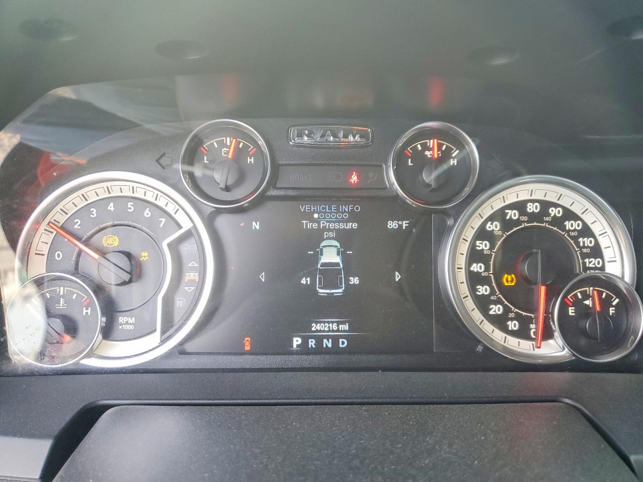 2018 RAM 1500 SPORT photo 9