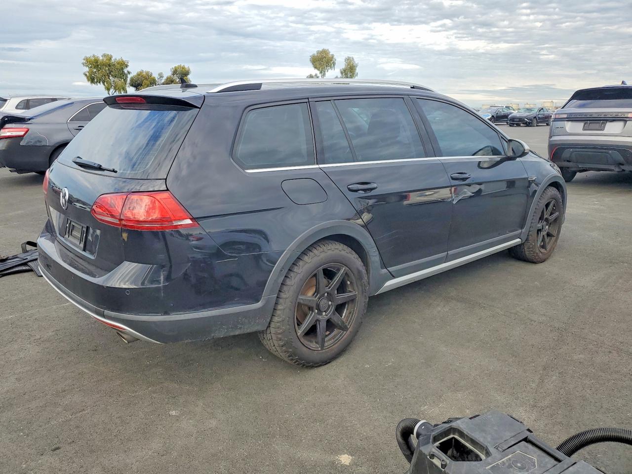2017 VOLKSWAGEN GOLF ALLTRACK S photo 7