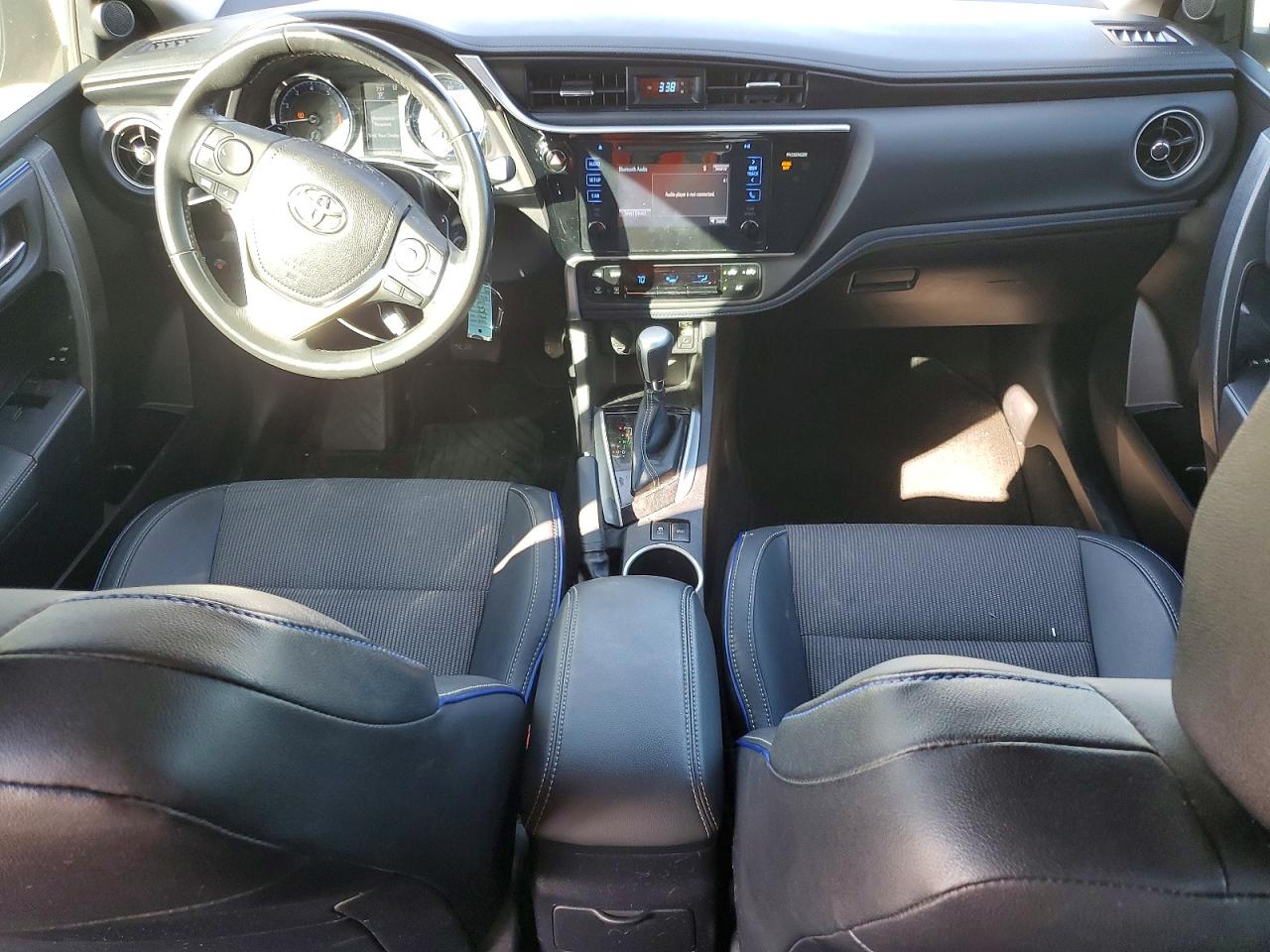 2017 TOYOTA COROLLA photo 15
