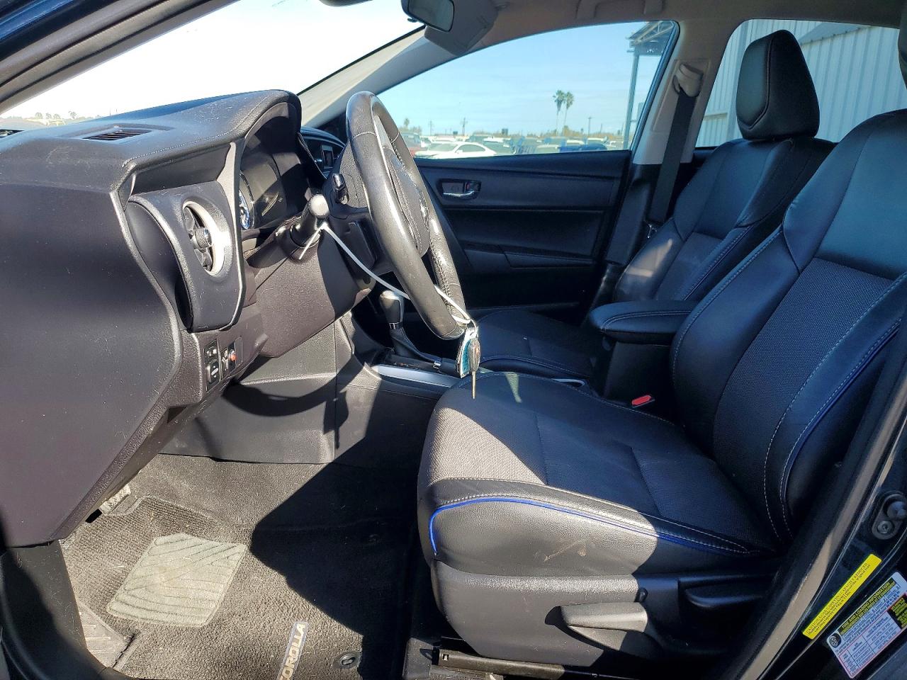 2017 TOYOTA COROLLA photo 13