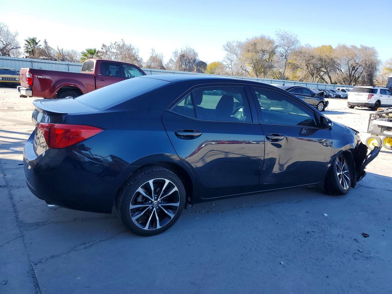 2017 TOYOTA COROLLA photo 5