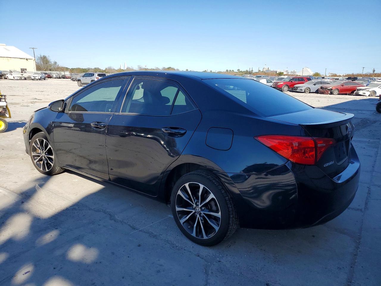 2017 TOYOTA COROLLA photo 3