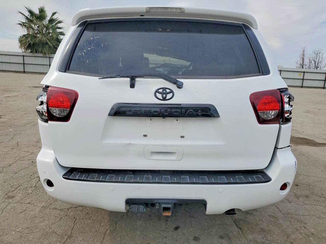 2020 TOYOTA SEQUOIA SR5 photo 16