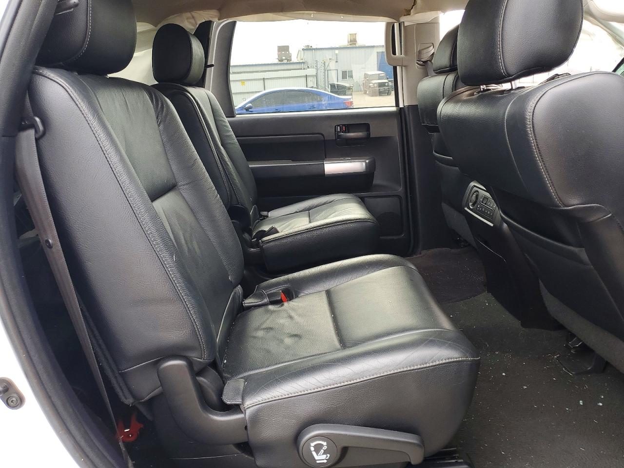 2020 TOYOTA SEQUOIA SR5 photo 31