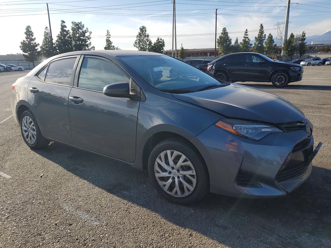 2018 TOYOTA COROLLA LE photo 4