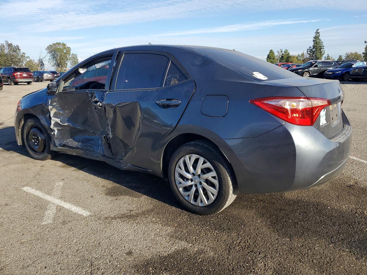2018 TOYOTA COROLLA LE photo 2