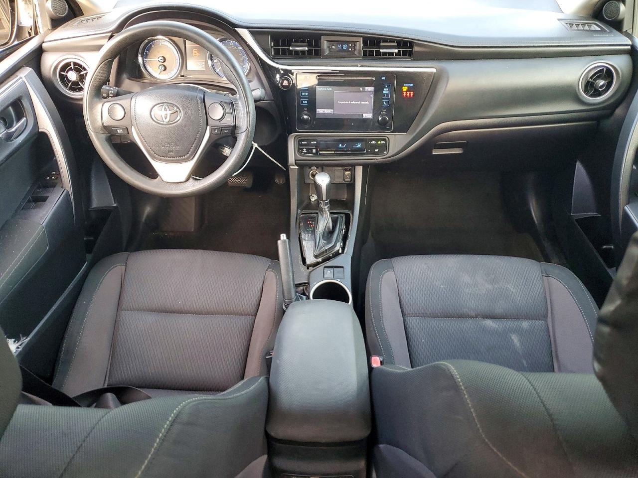 2018 TOYOTA COROLLA LE photo 8