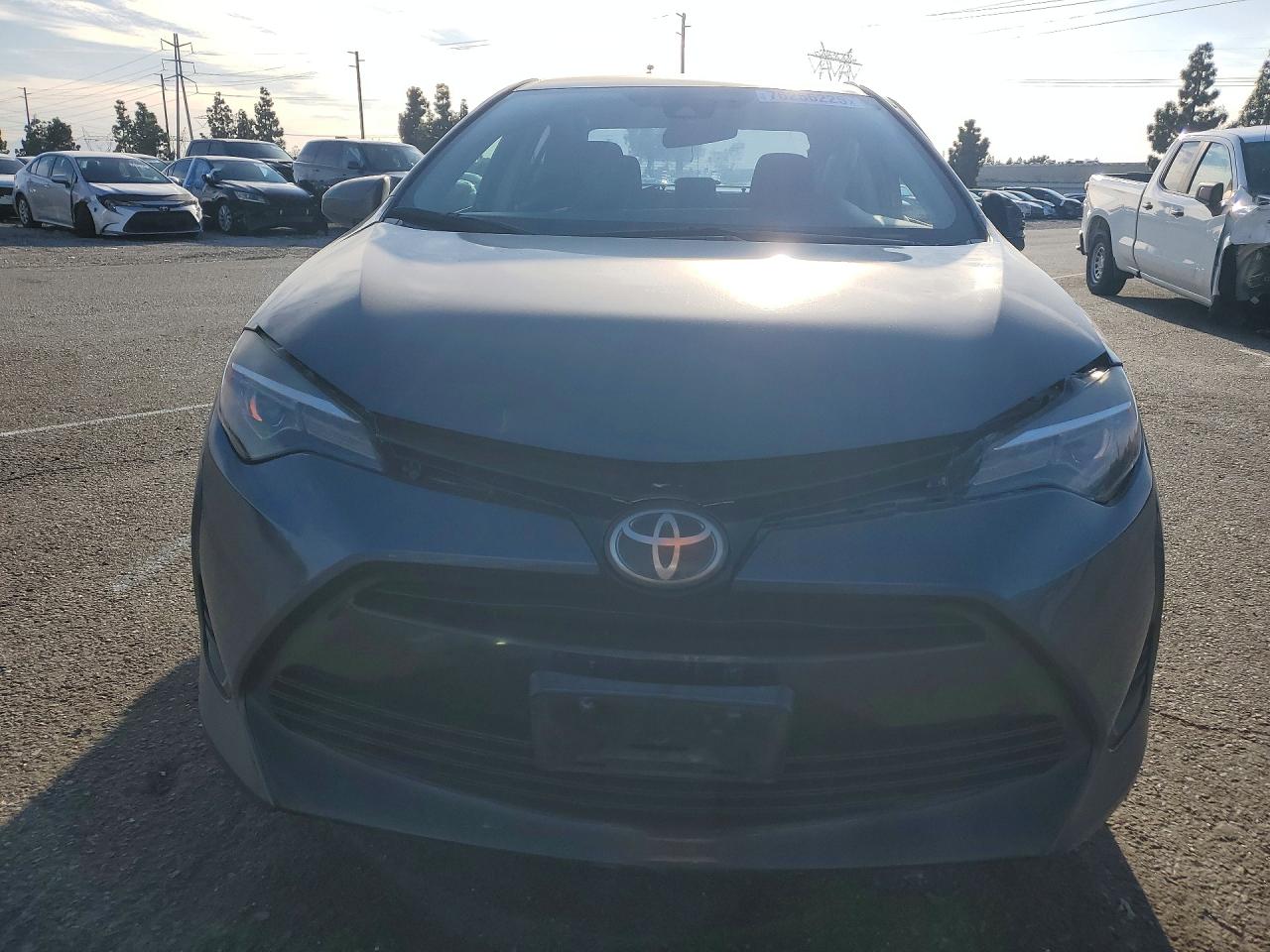 2018 TOYOTA COROLLA LE photo 5