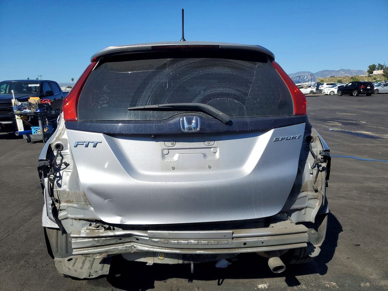 2018 HONDA FIT SPORT photo 11